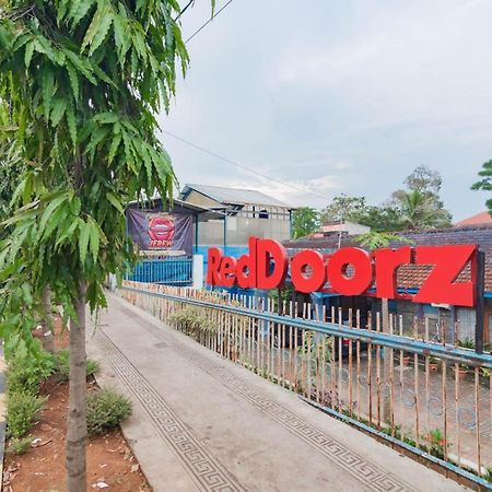Reddoorz Syariah At Jl Pangeran Hidayatullah Cianjur Hotel Kültér fotó