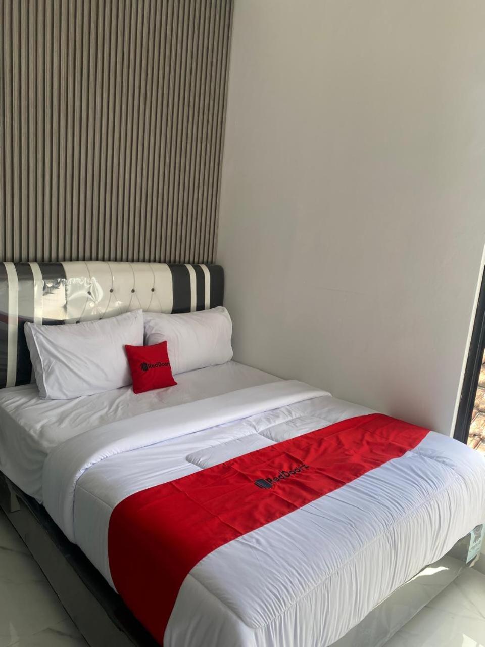 Reddoorz Syariah At Jl Pangeran Hidayatullah Cianjur Hotel Kültér fotó